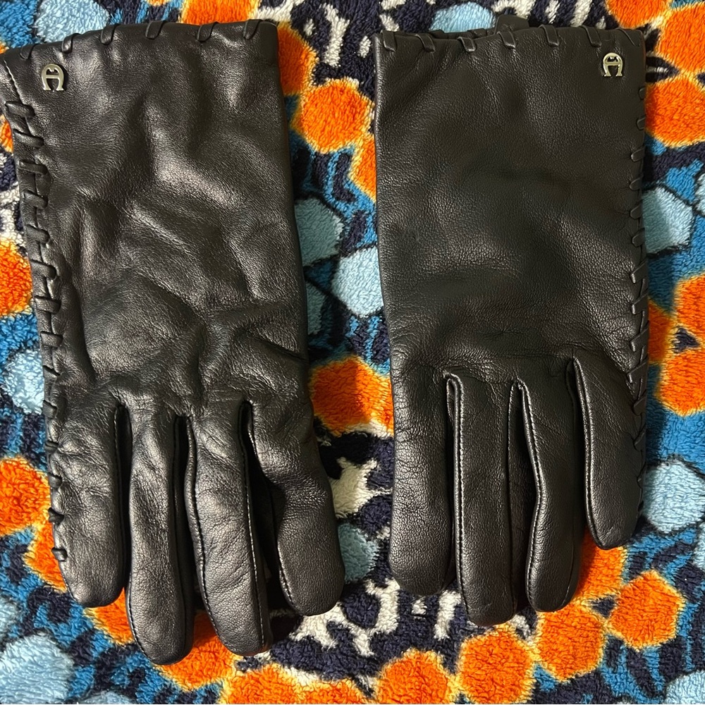 Etienne Aigner Black leather Women’s gloves cashmere lining